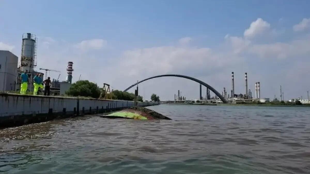 Emergenza a Venezia, affonda cisterna per i pozzi neri:  scatta l'allarme ambientale - 