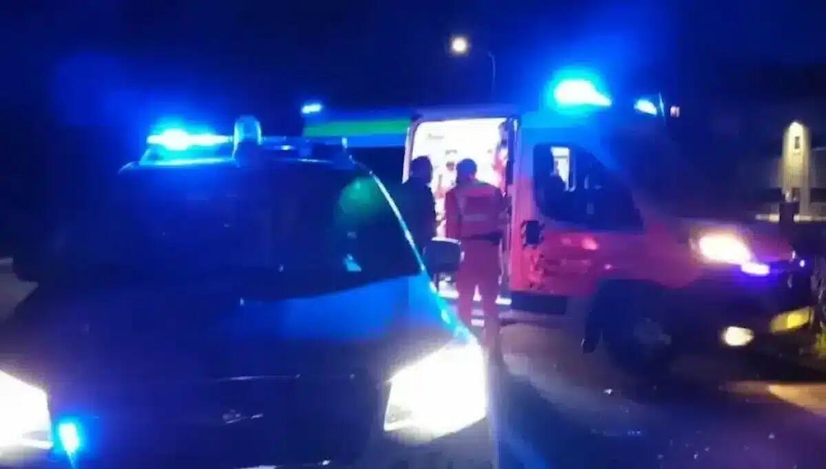 Sbanda e finisce fuori strada nella notte: centauro friulano muore sul colpo -