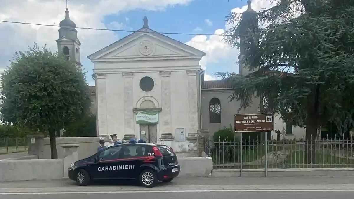 Furti seriali nelle chiese: 42enne ha scassinato almeno cinque cassette delle offerte, denunciato - 