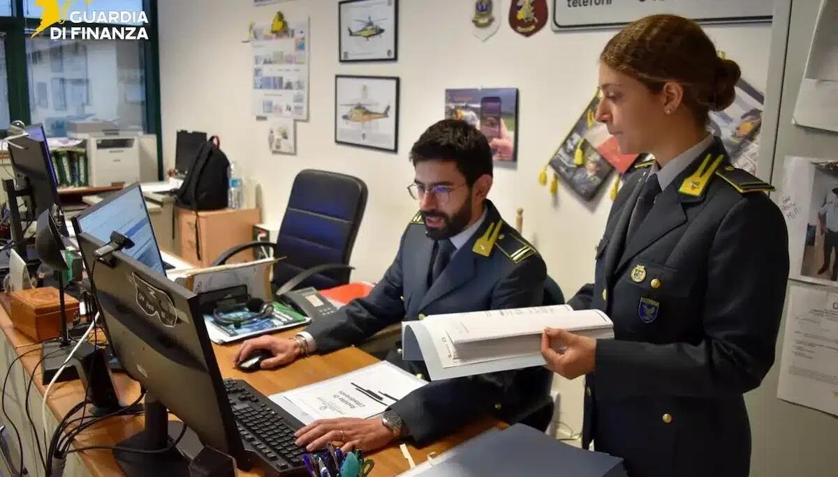570mila euro di fatturato da attività sconosciute al fisco: denunciato sottufficiale dell'Aeronautica - 