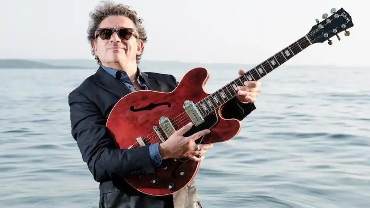 Mike Sponza, il bluesman visionario, live tra auto d'epoca e vini pregiati a Sistiana - 
