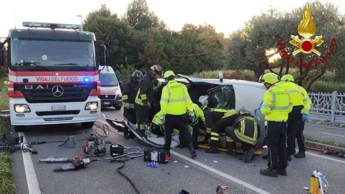 Schianto in cinque sulla Punto, Adam si è spento a 17 anni: troppo gravi le lesioni riportate - 
