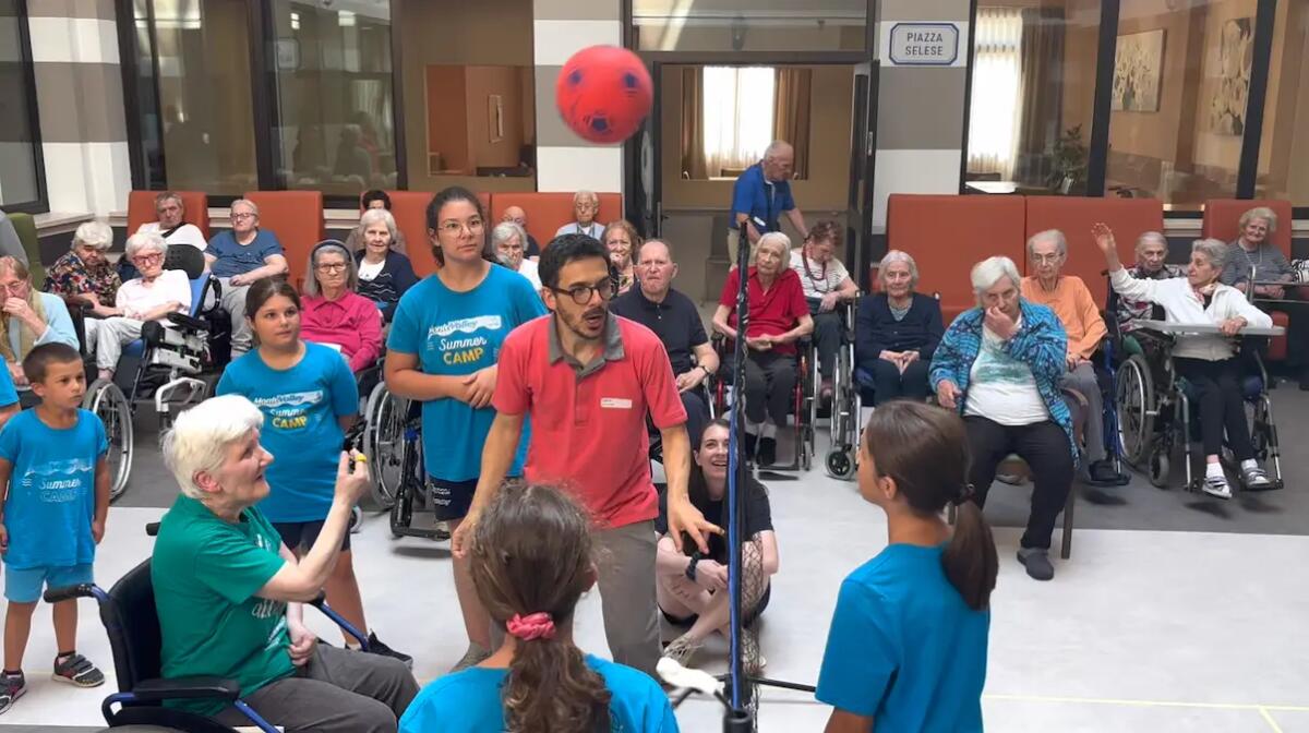 Esibizione Montebelluna Volley all’Umberto I: lo sport diventa ponte tra generazioni - 