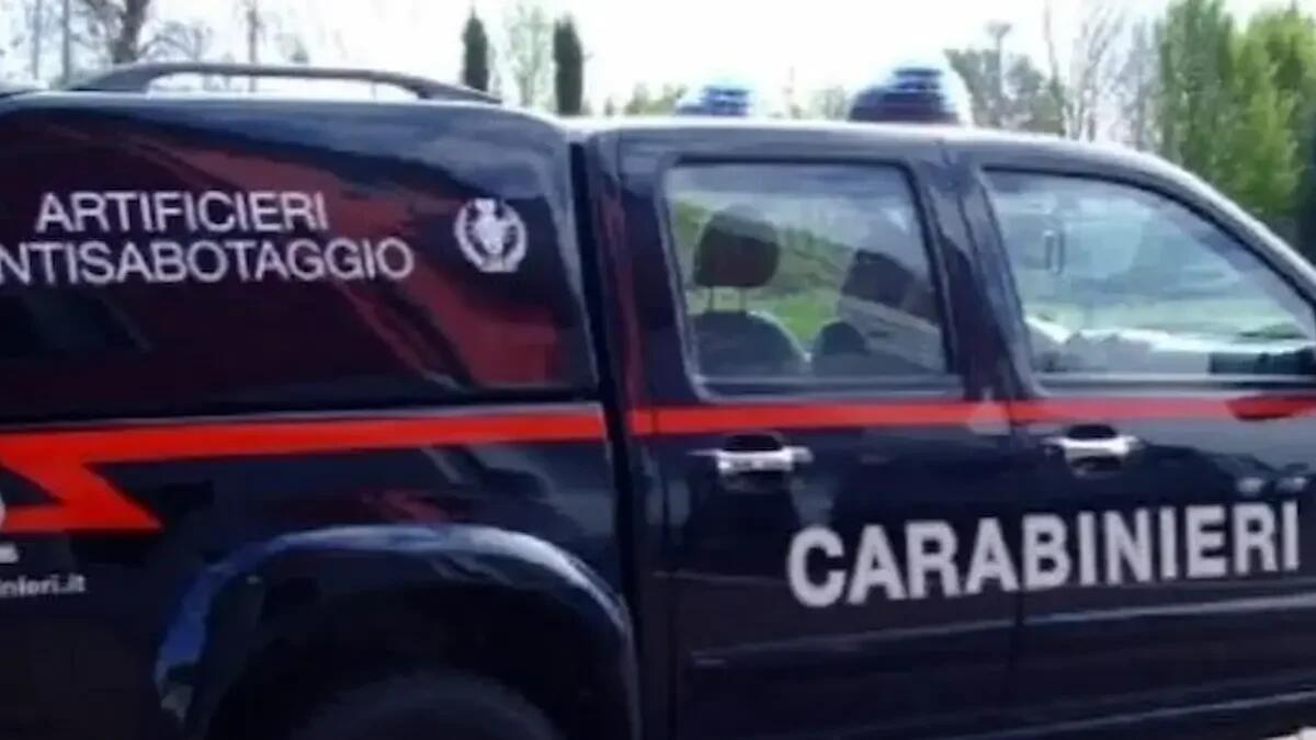 Passeggia lungo il Resia e trova un ordigno bellico: intervengono gli artificieri - 