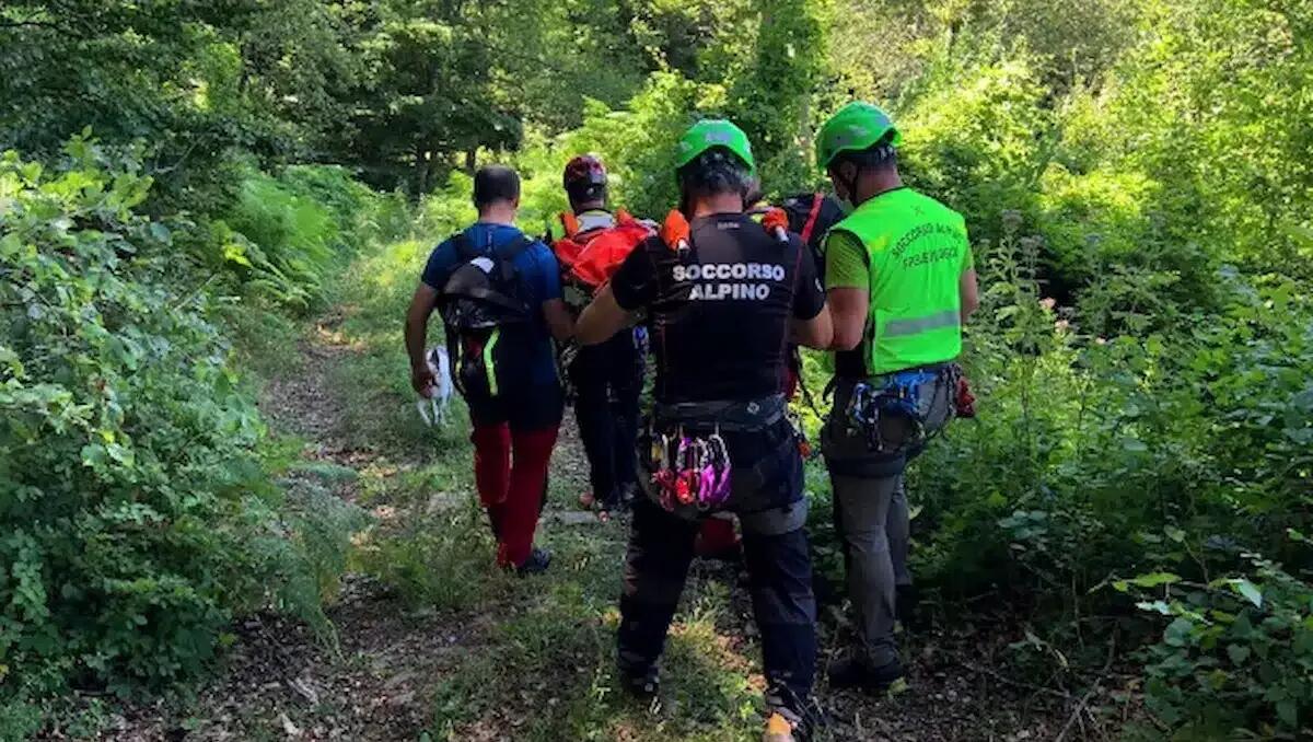 Colto da malore improvviso in montagna a Claut: 38enne muore tra le braccia del padre -