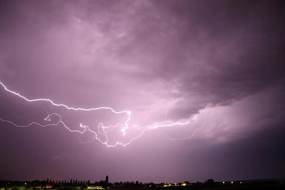 Meteo, tra poche ore scoppieranno forti temporali. Le zone colpite entro sera -
