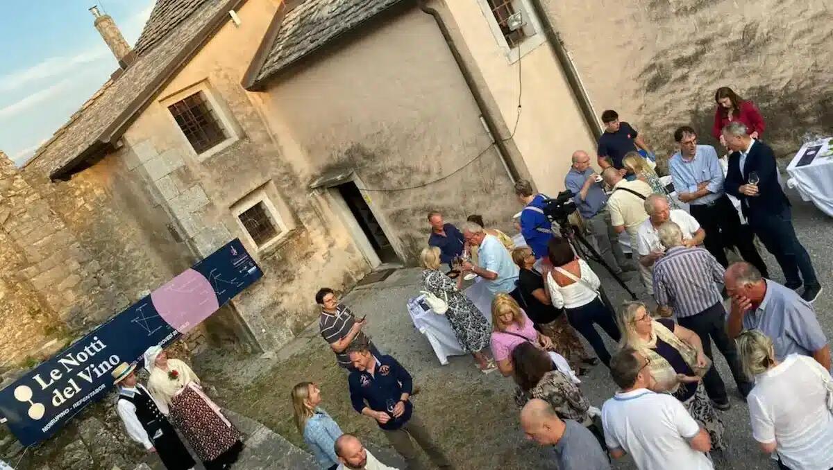 Le Notti del Vino fanno tappa a Monrupino: degustazioni e spettacoli alla Rocca del Tabor - 