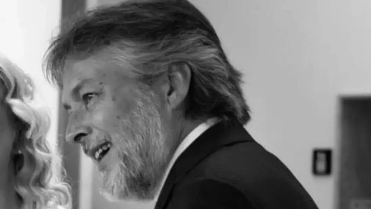 Entra in acqua e si sente male: imprenditore muore a 57 anni sotto gli occhi della moglie, lascia due figli - 