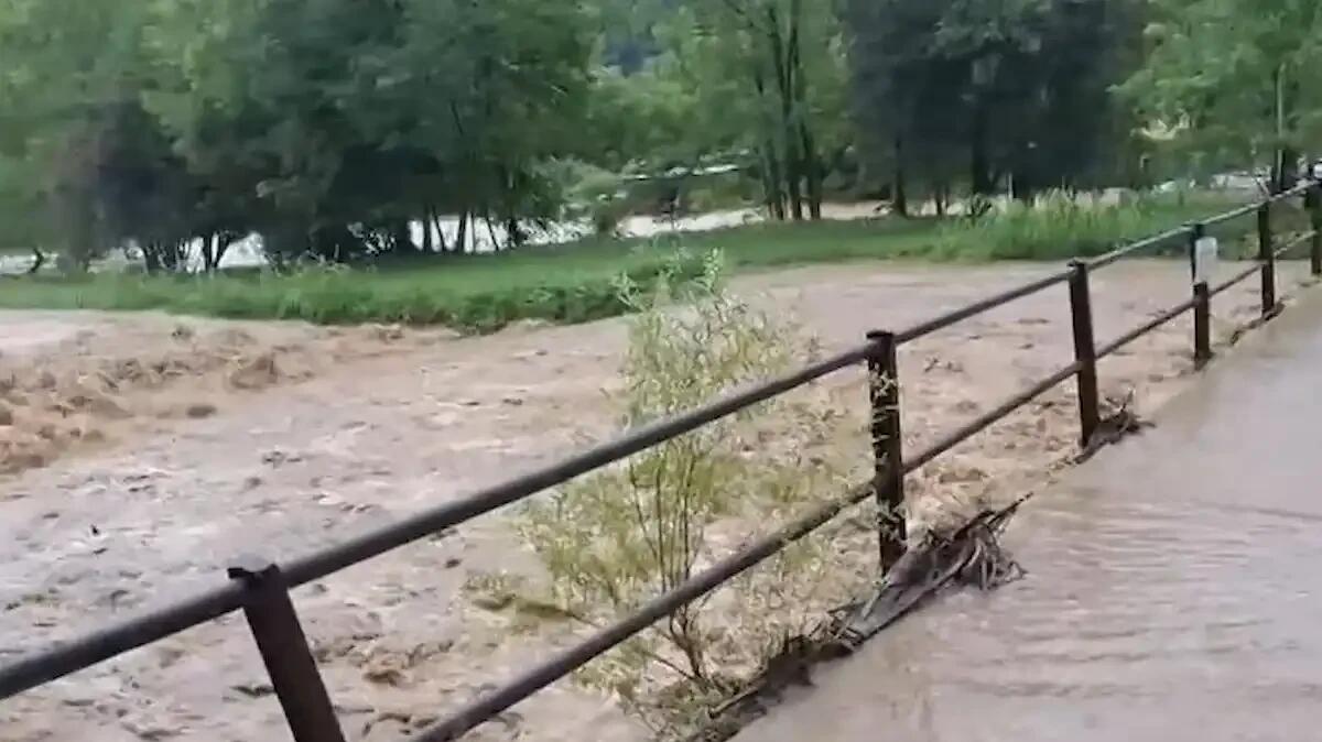 Maltempo nel Trevigiano, il Soligo rompe gli argini: danni e allagamenti in tutto il paese - 