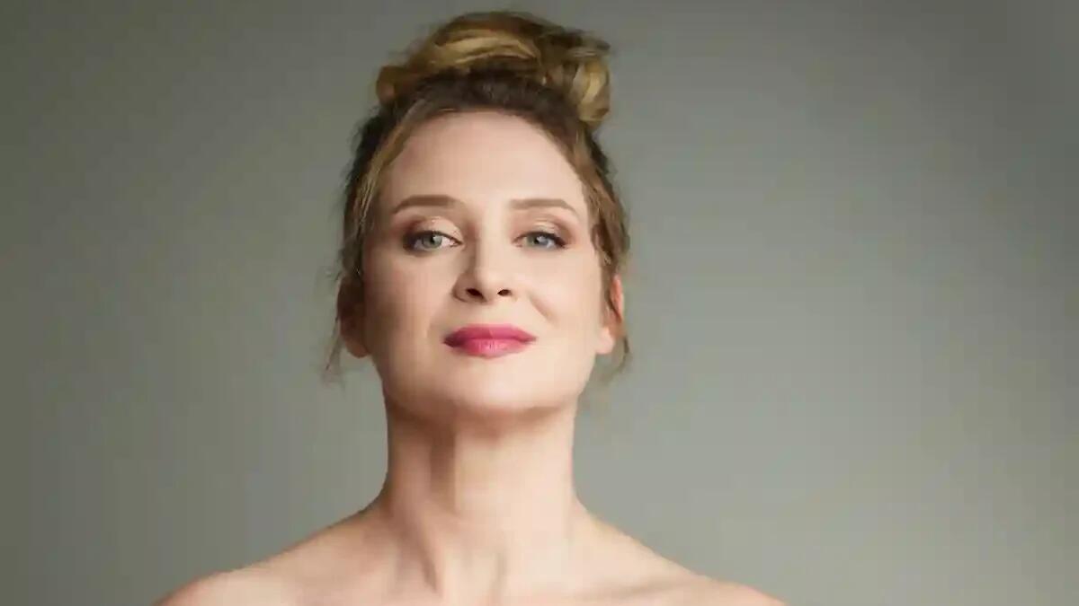 Alice Mangione in “Cruda e Nuda”: risate e verità al Castello Festival di Padova - 