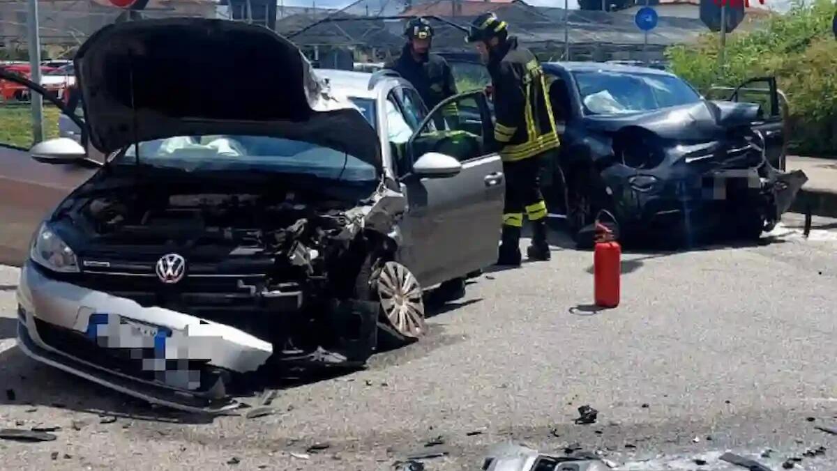 Incidente sulla Schiavonesca Priula, scontro tra due auto: il bilancio è di tre persone in ospedale - 