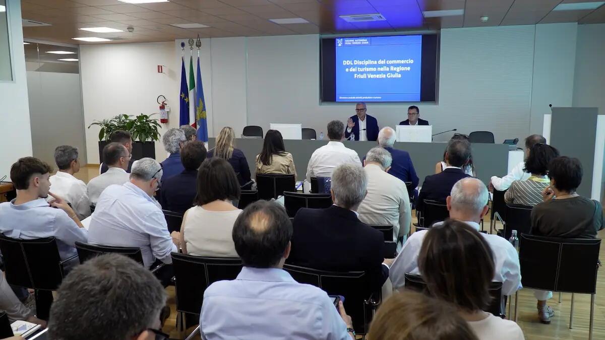 Friuli Venezia Giulia, legge unitaria per commercio e turismo con investimenti fino al 2027 - 