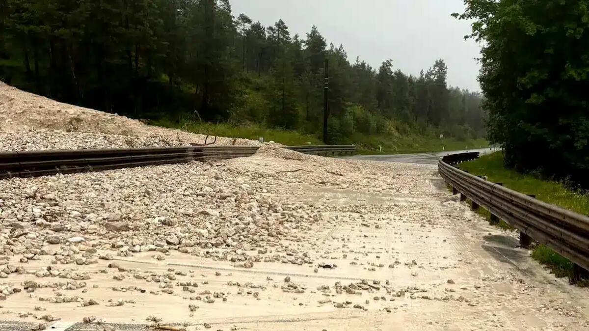 Emergenza maltempo a San Vito di Cadore: nuova frana, colata di detriti sulla statale 51 Alemagna - 