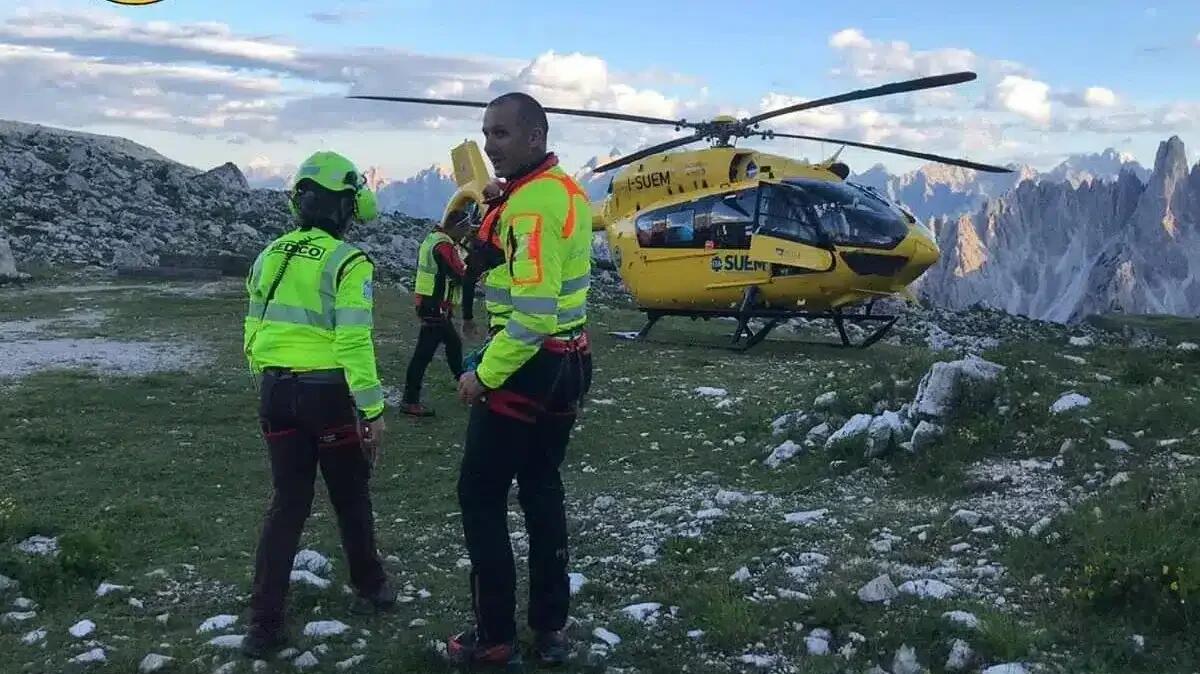 Emergenze in montagna: parapendista sospeso a 5 metri d’altezza e una donna ferita. Cosa è successo. - 