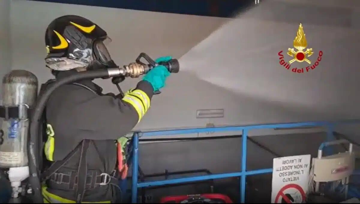 Fuga di cloro nella piscina del centro estivo: intervento dei pompieri e analisi NBCR - 