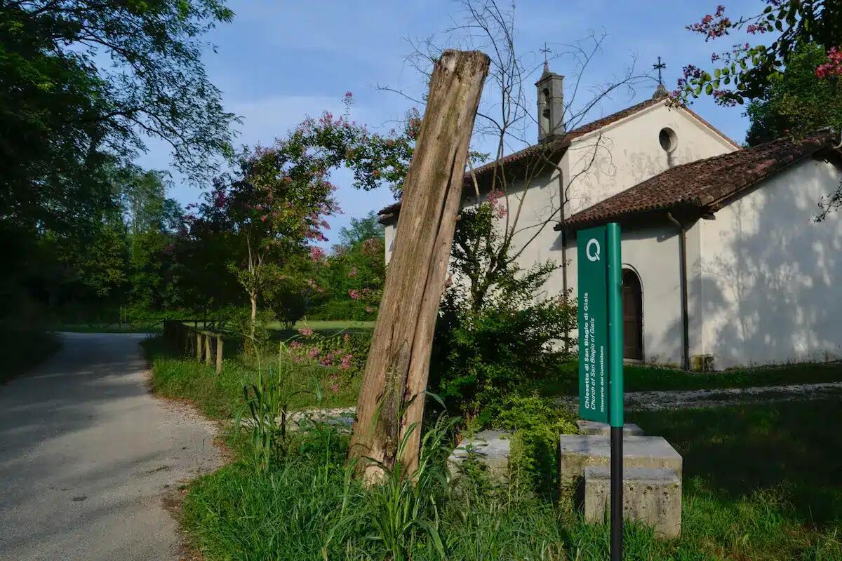 Non è la solita passeggiata: in Friuli un viaggio a piedi tra affreschi, centrali storiche e borghi - 