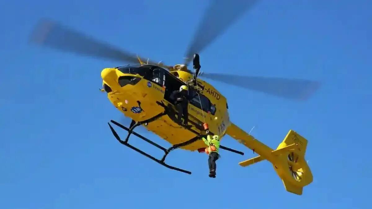 Escursionista scivola e si frattura una gamba e malore a 1700 metri: due soccorsi ravvicinati in elicottero - 