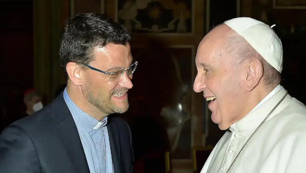 Si accascia durante la preghiera e muore: teologo e sacerdote Andrea Albertin aveva 49 anni - 