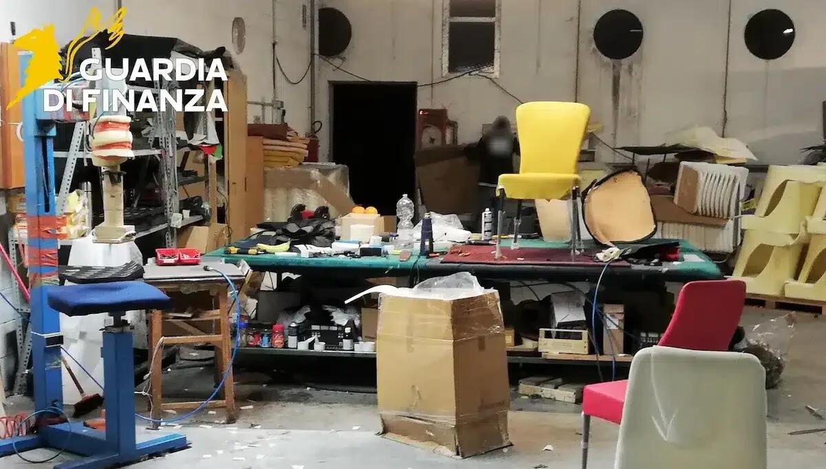 Fatture false per 50 milioni nel "Triangolo della sedia": 14 segnalati e maxi-sequestri - 
