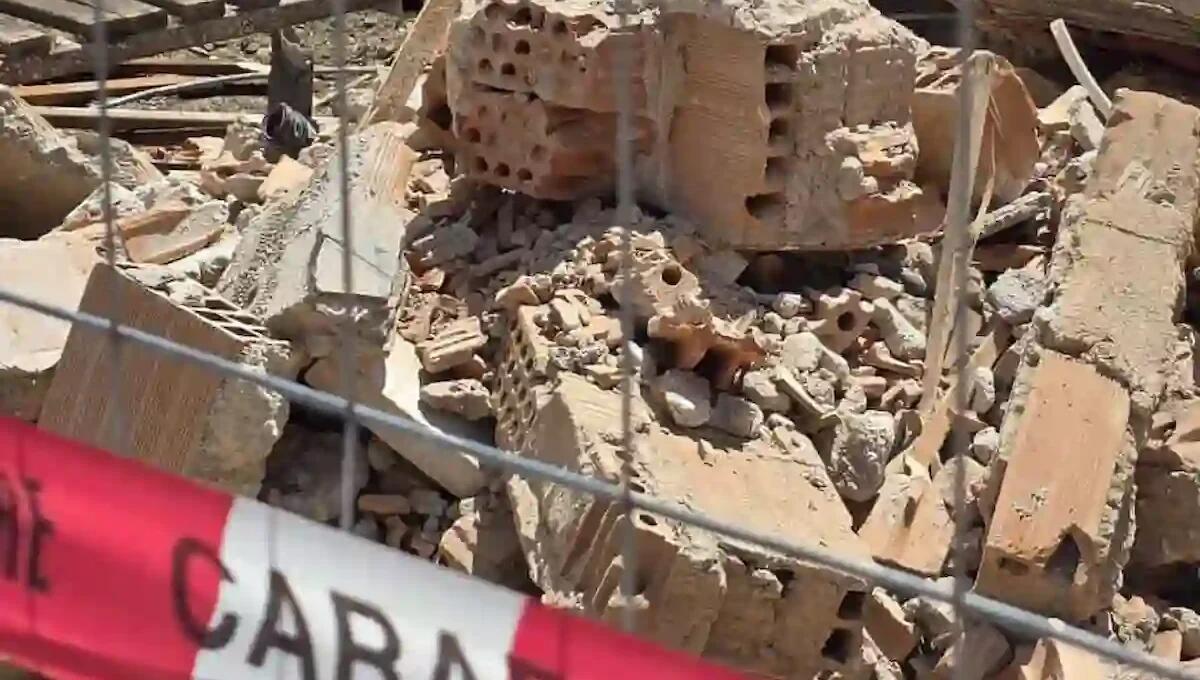 Smaltimento illegale di amianto, scatta il sequestro del cantiere: denunciato il responsabile dell'impresa - 