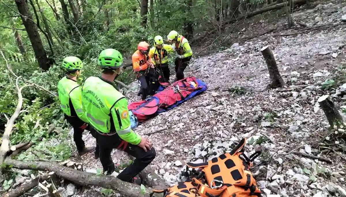 Precipita per oltre cento metri in una scarpata: escursionista 22enne elitrasportata in ospedale - 