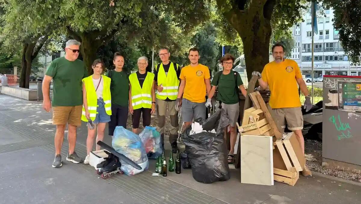 Volontari di "Puliamo i quartieri" di nuovo in azione: 19 kg di rifiuti raccolti in città | FOTO - 