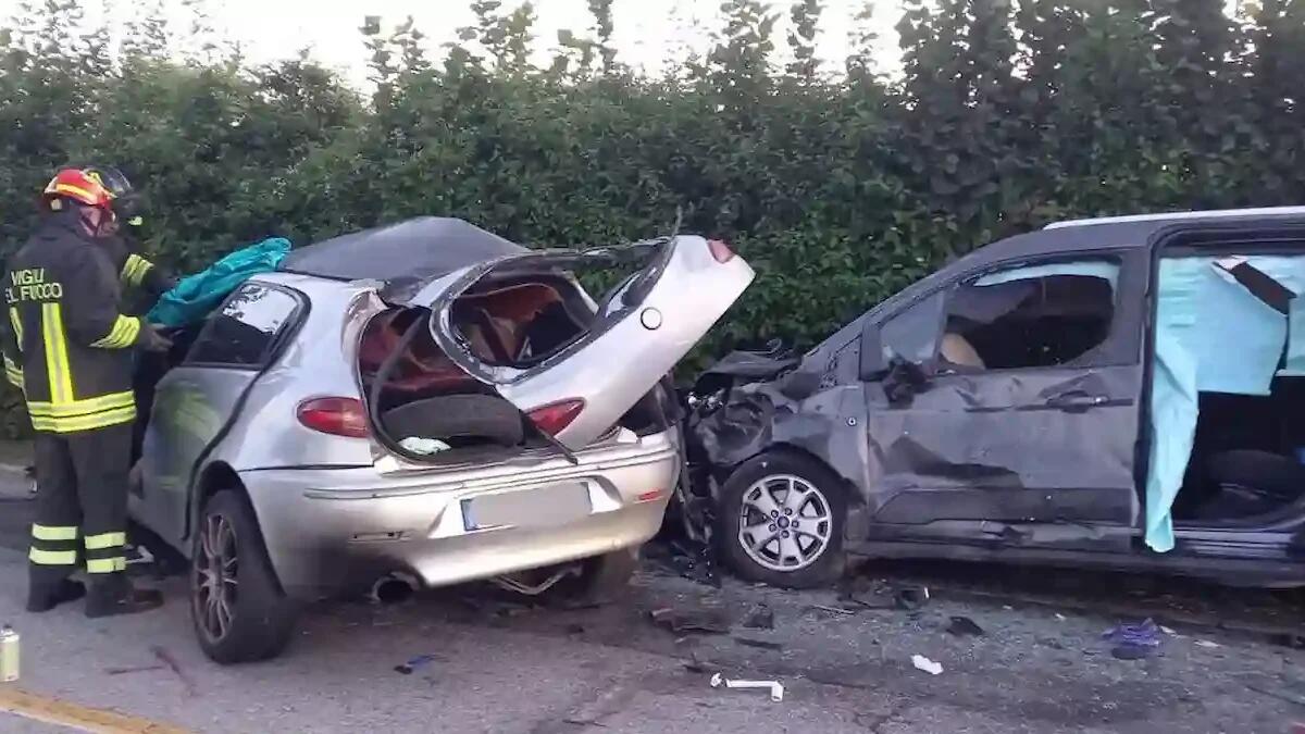 Frontale tra due auto a Mareno di Piave, un morto e un ferito: la vittima è il 29enne Michael Angeli -