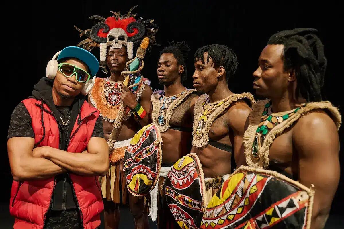 Da rapper a guerriero africano: il viaggio acrobatico che stupisce il Polesine - 