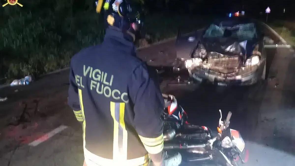 Pauroso scontro tra moto e auto nella sera di Ferragosto: tre feriti - 