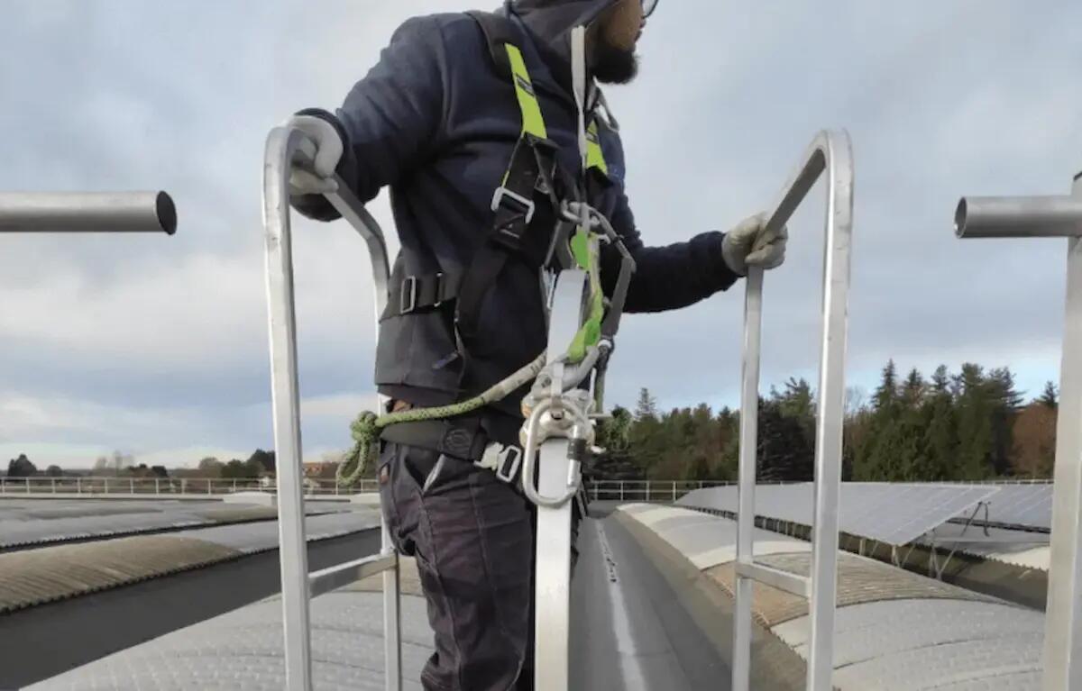 Progettazione e Installazione di Scale con Linea Vita: Cosa Sapere -