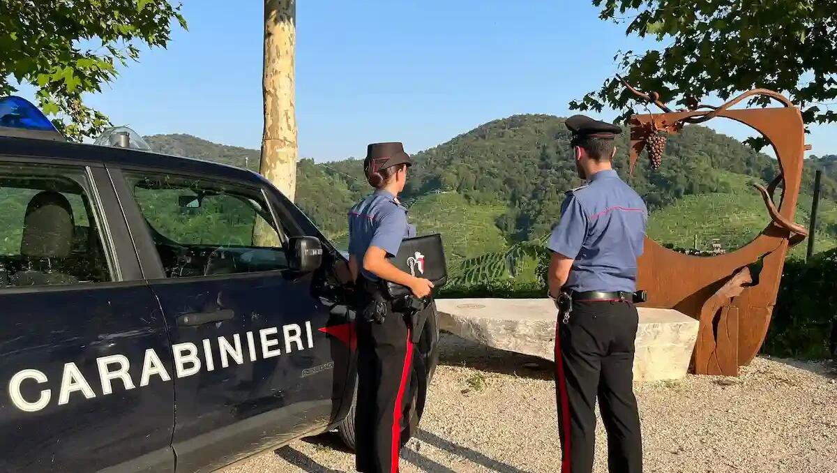 Furto di denaro e alcolici all'Osteria senza Oste: identificati e denunciati quattro ragazzi -