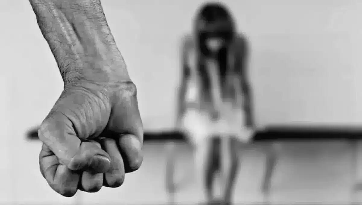 Massacra di botte la compagna nel cuore di Padova: arrestato 34enne romeno -