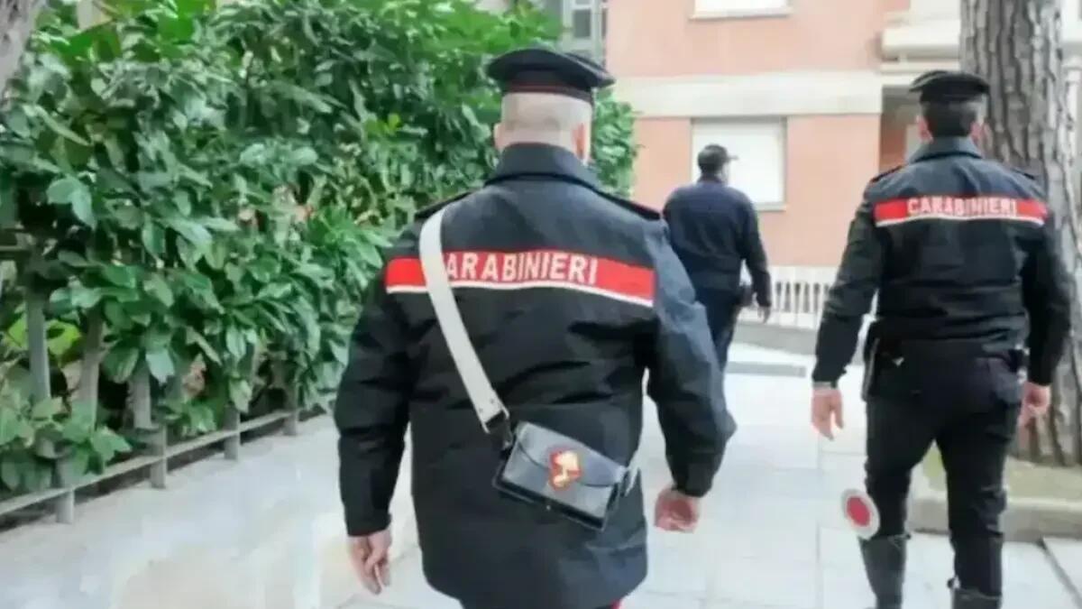 Lite choc in un condominio: carabinieri aggrediti e presi a morsi da una 25enne -
