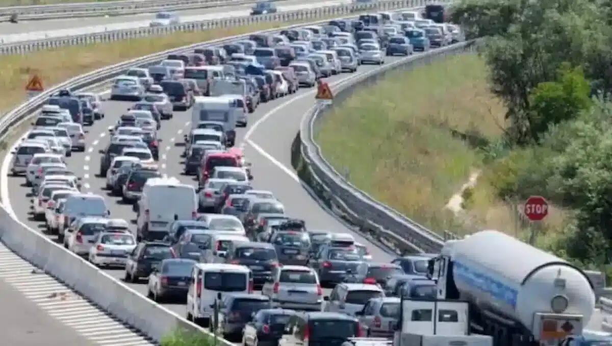 Tamponamento tra due auto sulla A23 tra Udine Nord e Gemona: 6 feriti e coda di 7 chilometri - 