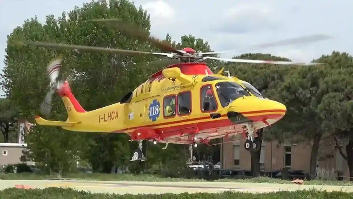 Avverte dolori al torace e chiama il 118: escursionista salvato in elicottero all'ex Rifugio Prapiccolo - 