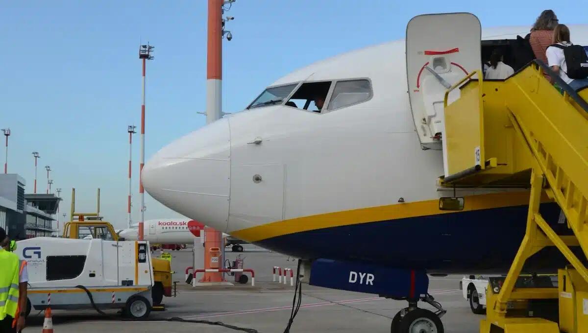 Ritardo di oltre 3 ore sul volo Palermo-Venezia: Ryanair condannata a pagare 500 euro -
