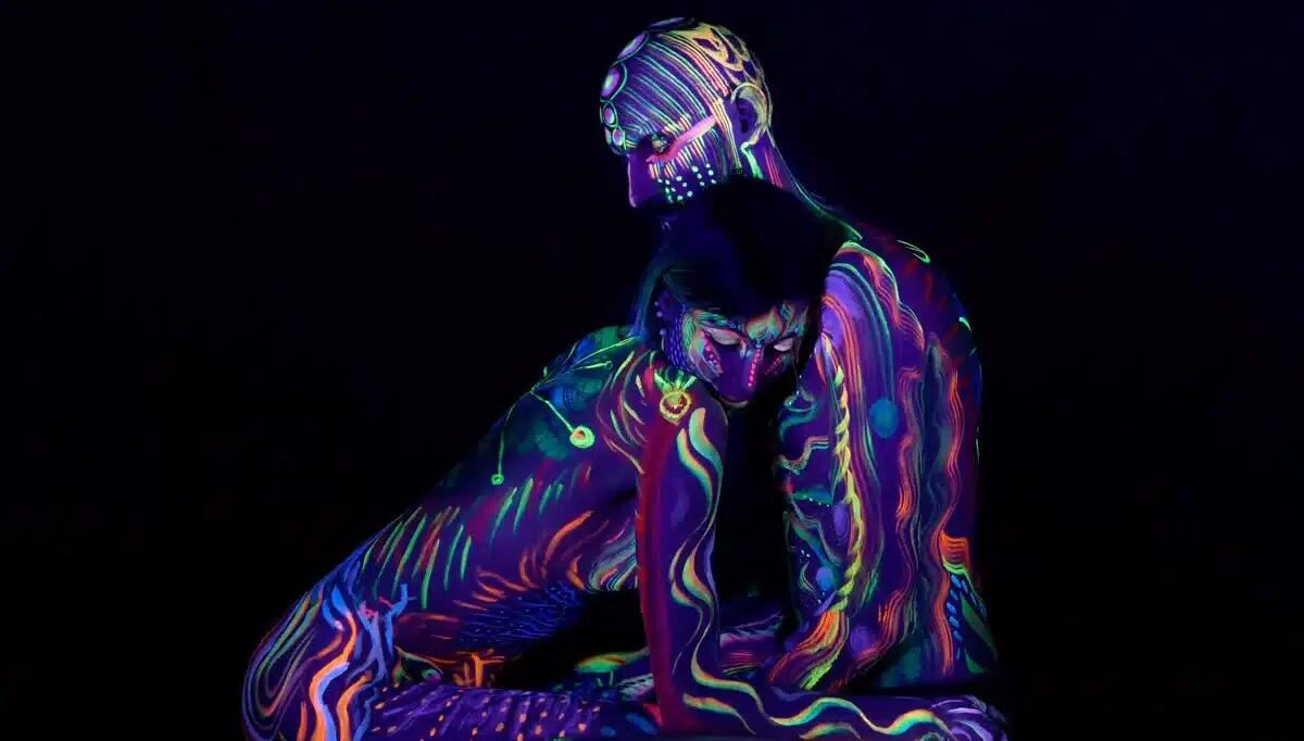 Base Club di Sistiana, weekend di musica e bodypainting: Isabella Goio protagonista - 