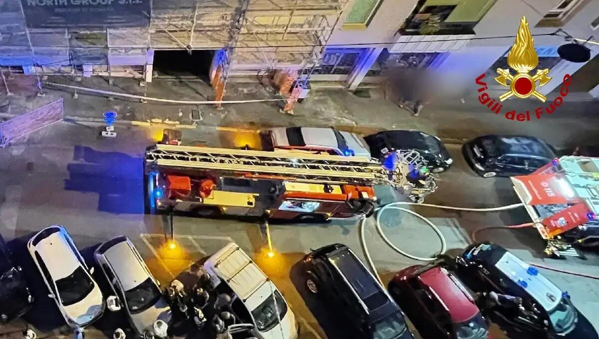 Fiamme in condominio a Trieste: l'incendio è doloso, arrestato un uomo. Molti residenti in ospedale -