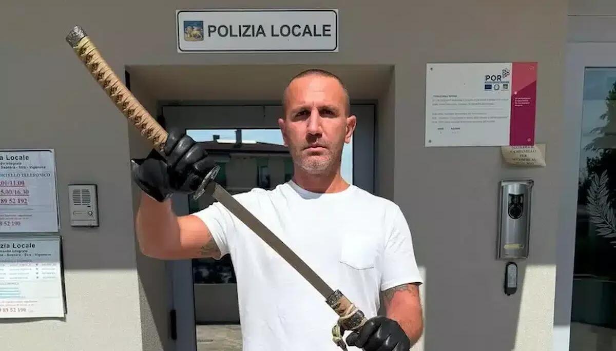 Shock a Noventa Padovana: rinvenuta katana con lama di 60 centimetri in un parco giochi - 