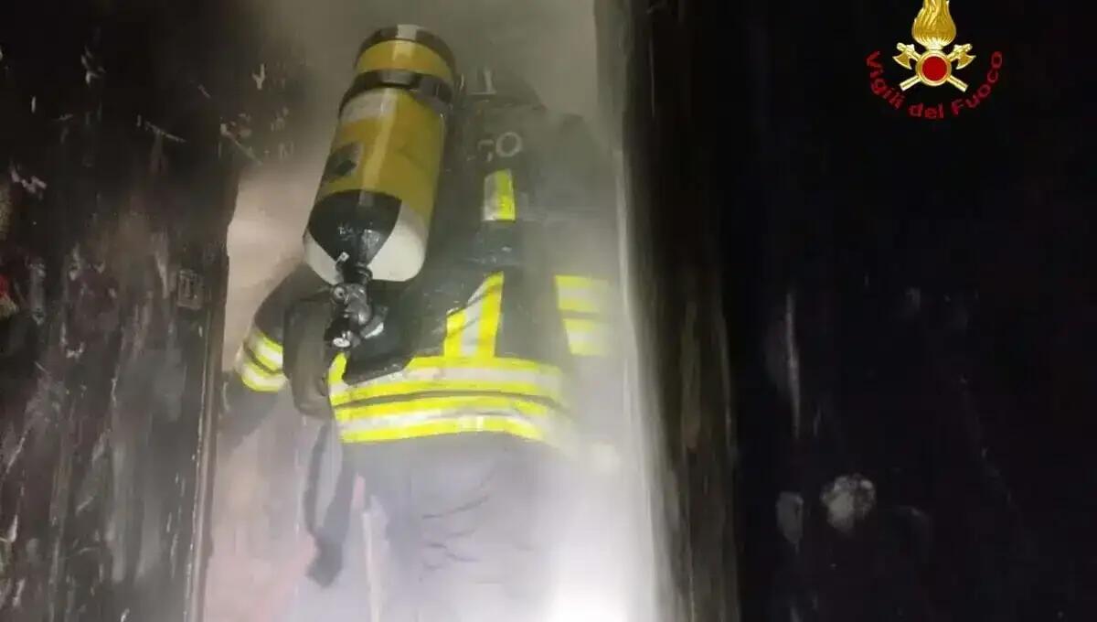 Paura nella notte a Torviscosa: incendio in una comunità per minori stranieri - 