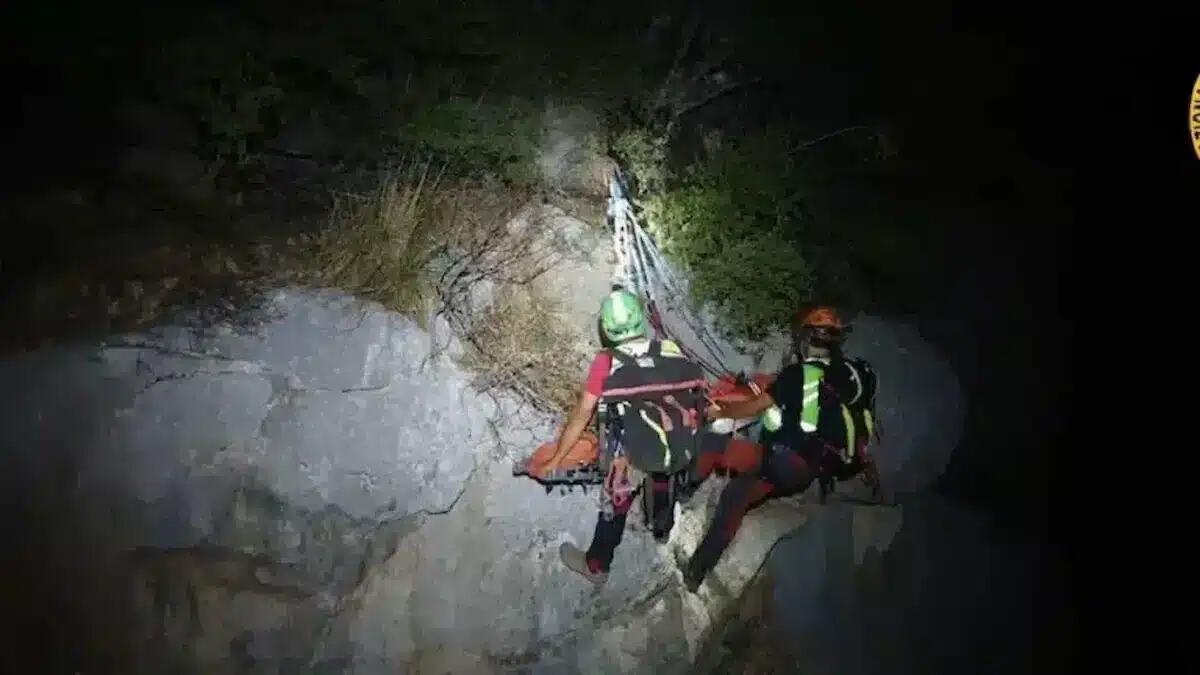 Alpinista friulano bloccato in parete sul Cervino: soccorso sfinito e in ipotermia a quota 3800 metri - 