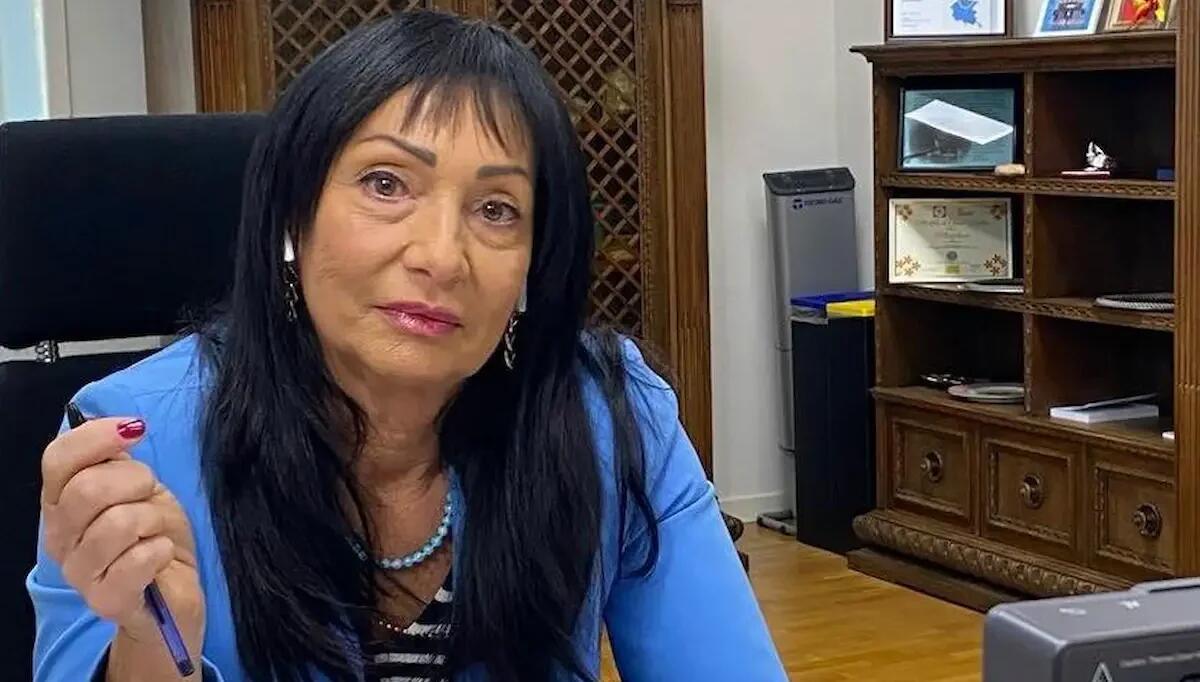 Bengalese minaccia l'ex sindaco di Monfalcone Anna Maria Cisint: "Le voglio tagliare la gola" - 