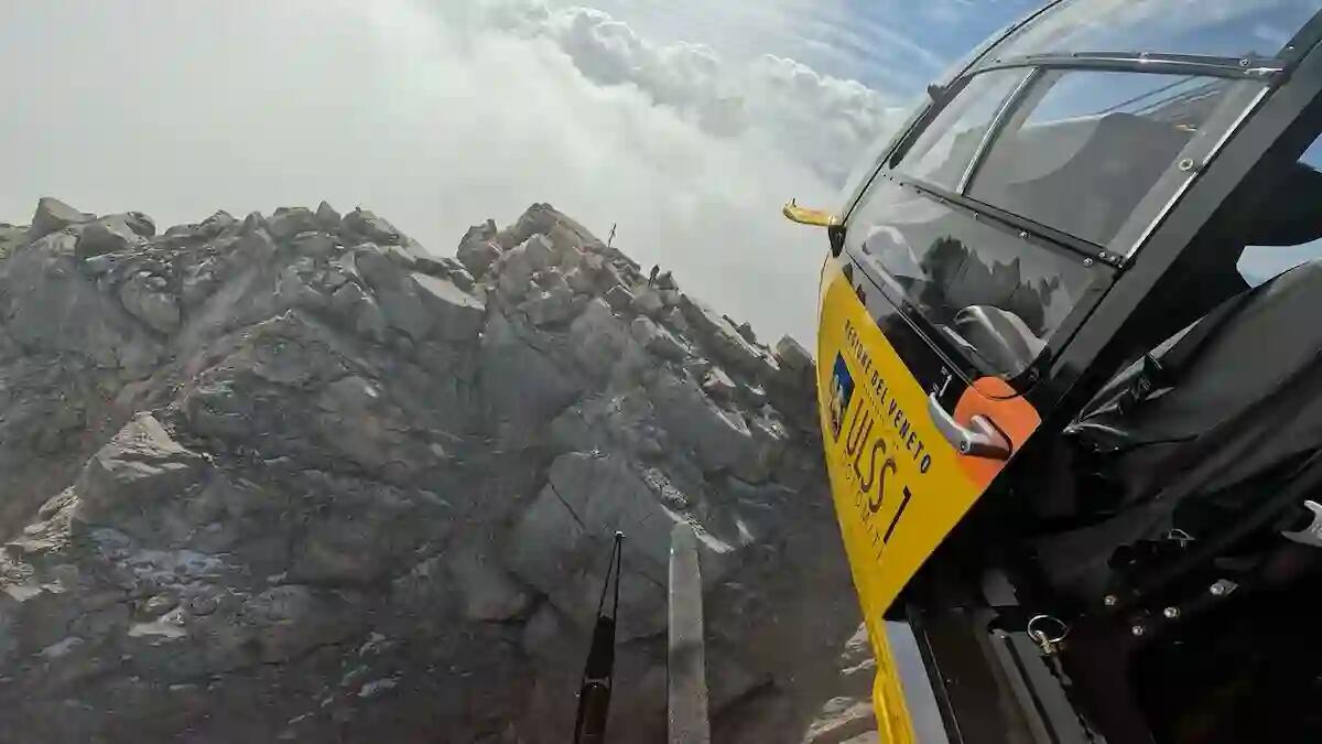 Attacco di panico a 3000 metri per un escursionista tedesco e infortunio per una donna al Rifugio Vandelli - 