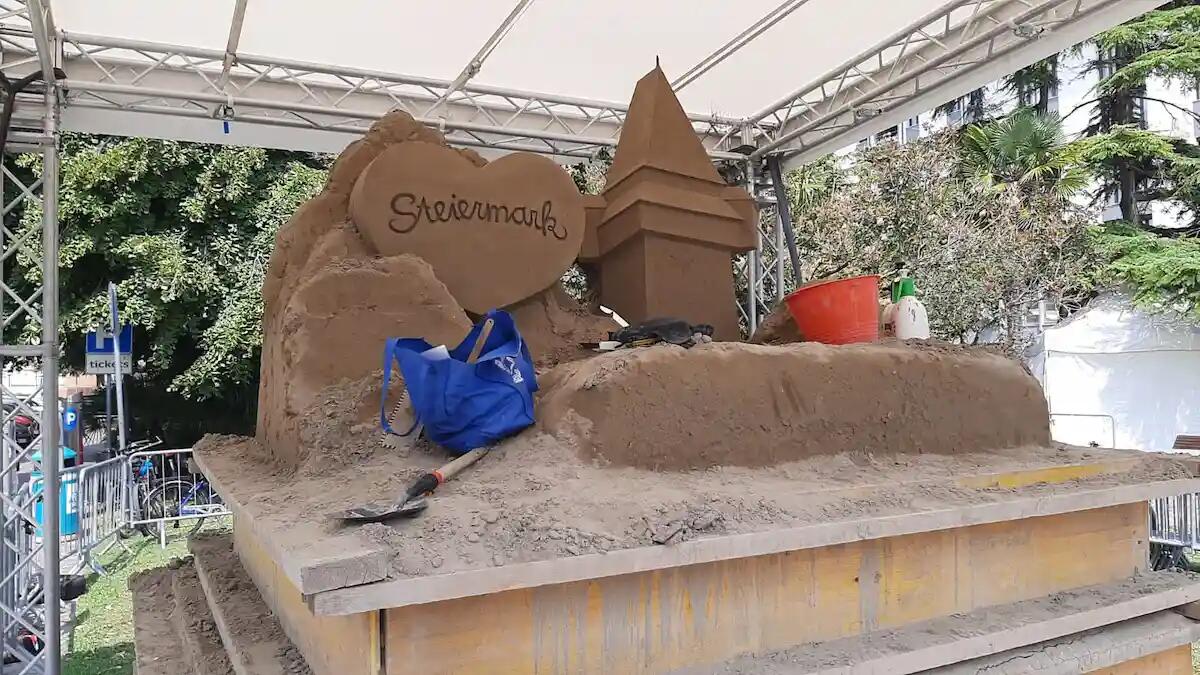 Jesolo accoglie il Governatore della Stiria Mario Kunasek: sapori e tradizioni in piazzetta Casa Bianca -