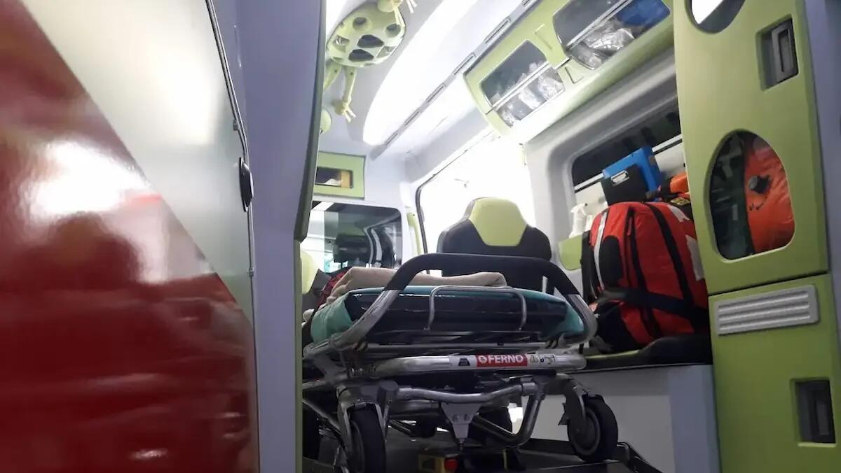 Lite in famiglia finisce nel sangue, padre accoltellato dal figlio: aperto un fascicolo per tentato omicidio -