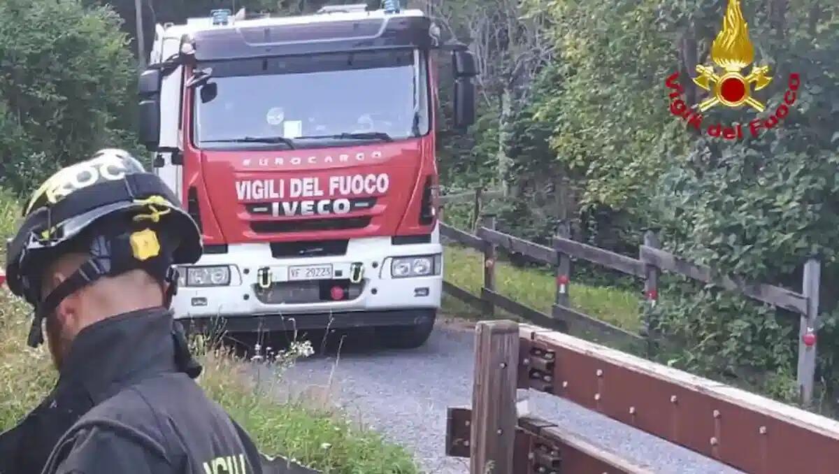 Tragedia a Ovaro, trattore si ribalta: l'uomo alla guida rimane schiacciato e muore sul colpo - 