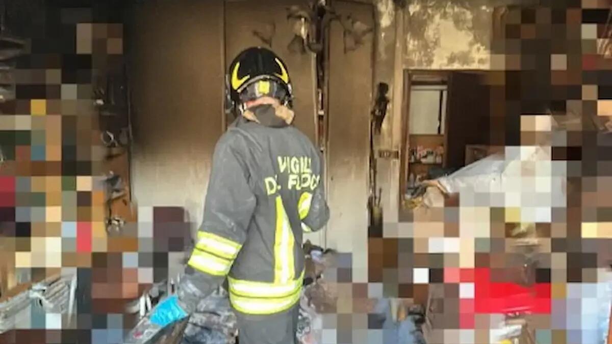 Paura in casa, scoppia incendio in cucina: fiamme minacciano l'appartamento -
