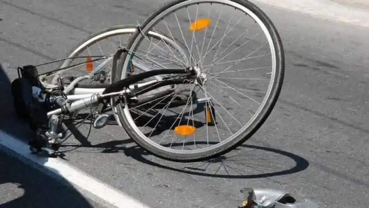Travolto da un'auto mentre andava a lavoro: muore bracciante agricolo 39enne -