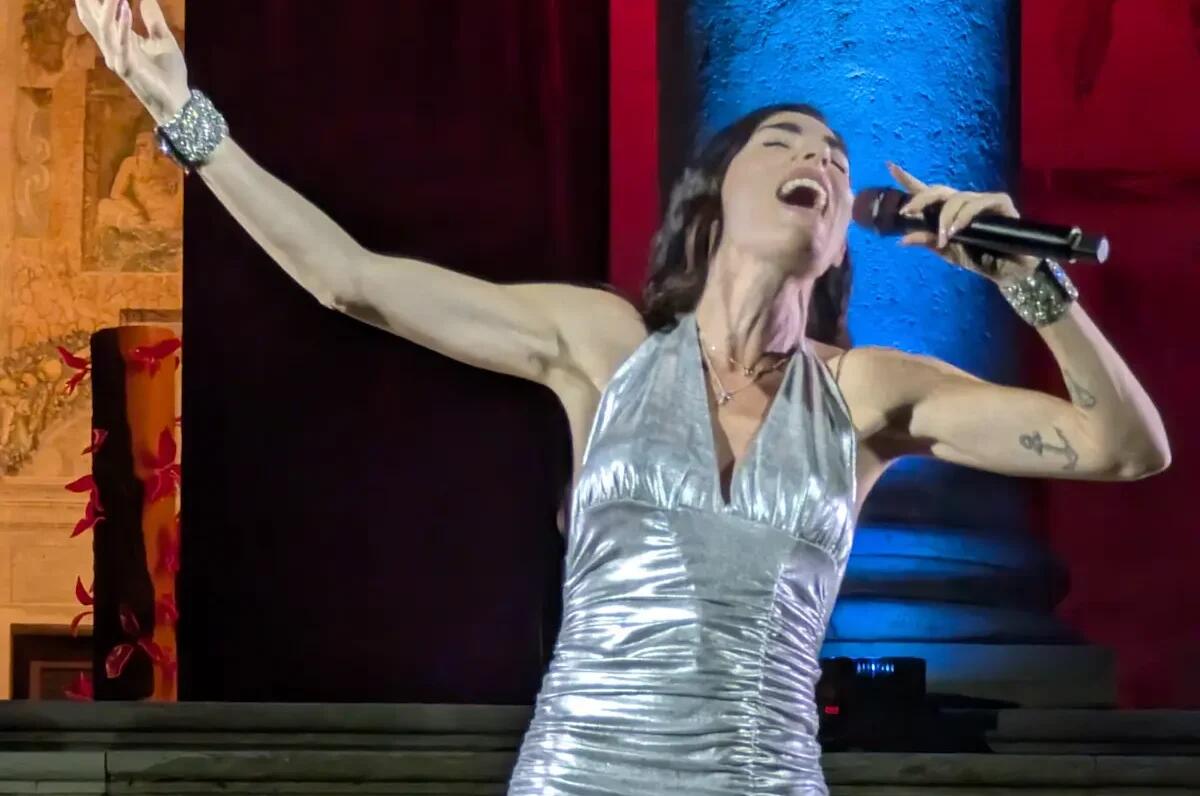 Bianca Atzei conquista Villa Badoer nella serata finale di "Tra ville e giardini" | FOTO - 