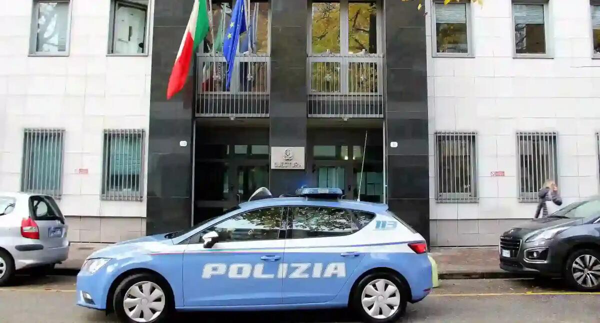 Violenza tra le pareti domestiche, figlio minaccia la madre con un coltello: la denuncia di un'amica - 